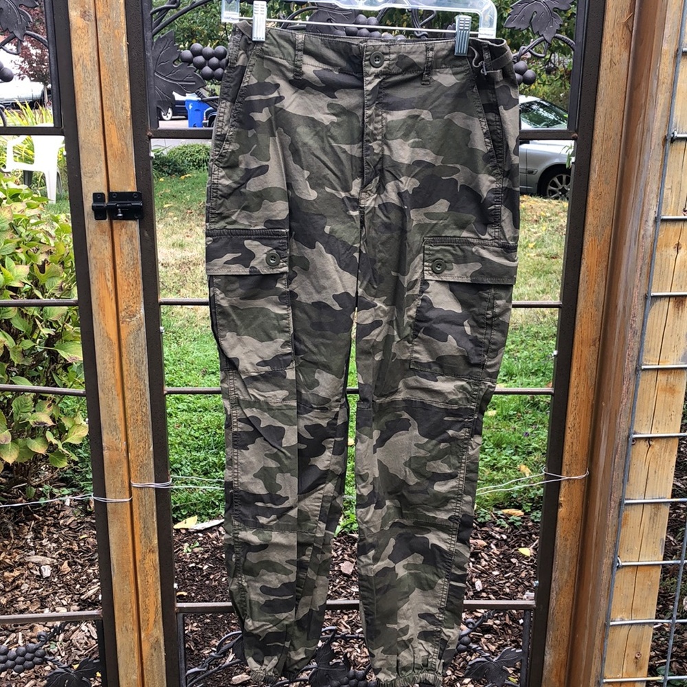 Garage cotton blend camo cargo pants size 5